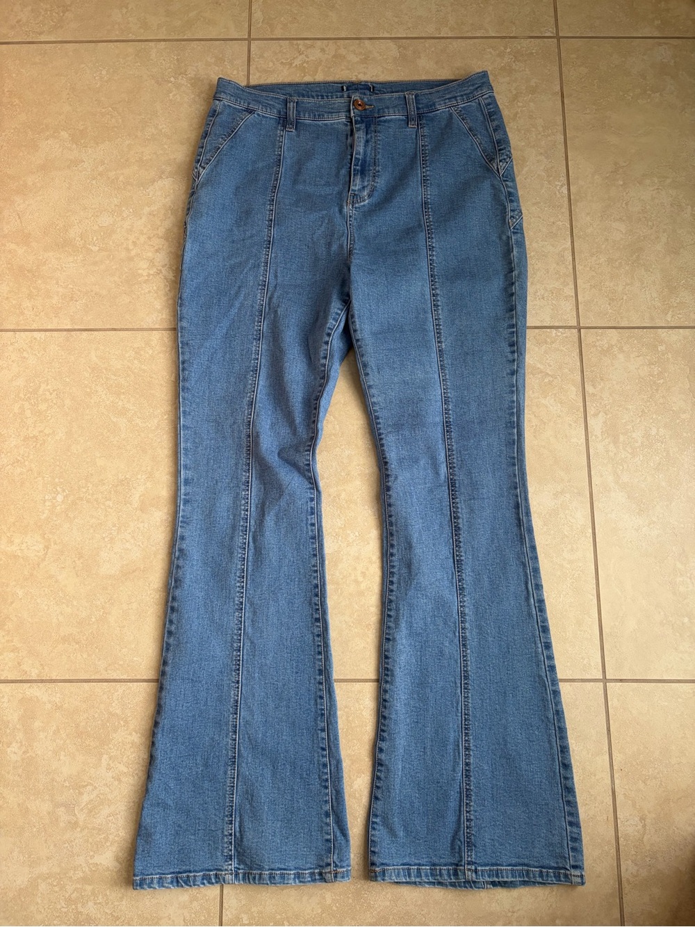 Bell bottom soft jeans no tag